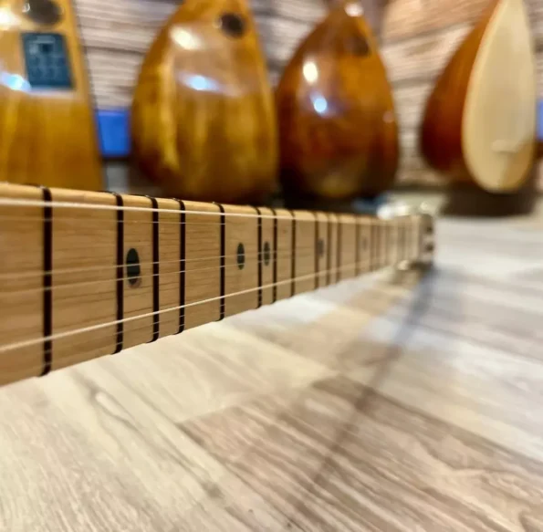 Gitar Burgulu Maun Bağlama