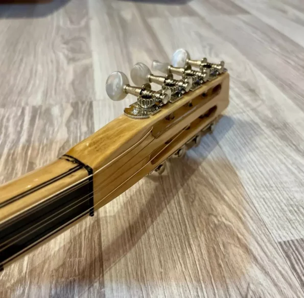 Gitar Burgulu Maun Bağlama