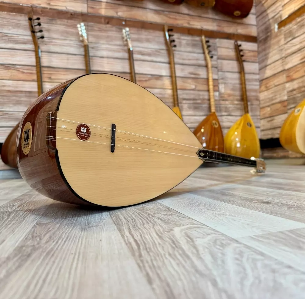 Gitar Başlıklı Bağlama Gitar Başlıklı Bağlama