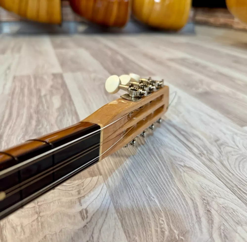 Gitar Başlıklı Bağlama Gitar Başlıklı Bağlama