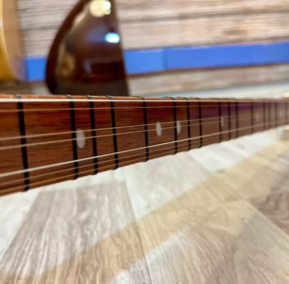 Gitar Başlıklı Bağlama
