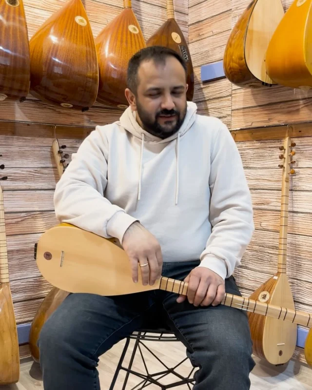 2 adet balta bağlama kampanyadadır 12.500 TL yerine 9000 TL’dir tane fiyatı.

Balta 1

Tekne Boyu 34
Gürgen Sap
Ladin Kapak 
Gül Burgu 

Balta 2 

Tekne Boyu 34,5
Gürgen Sap
Ladin Kapak 
Gül Burgu 
Garanti Süresi 18 Ay
Kılıf + Yedek Takım Tel + Tezene + Kargo Dahil